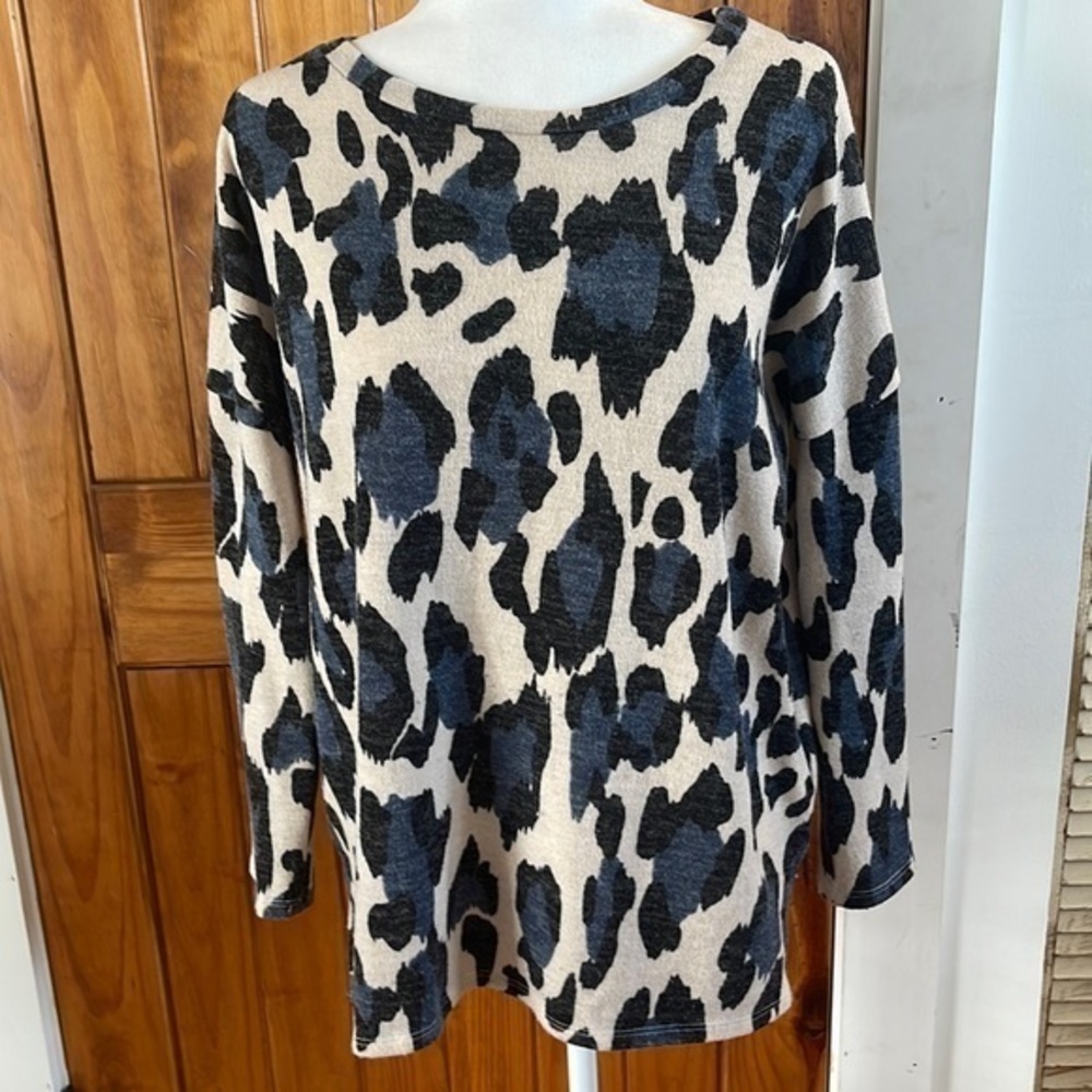 Jodifl Long Sleeve Animal Print Leopard Ivory Blue Black Knit Tunic Top Small